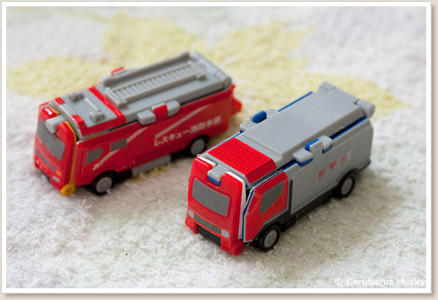 消防車と郵便車